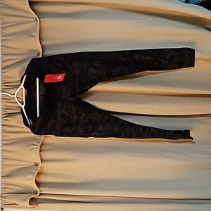 Yoga Womens NWT size XL camo leggings